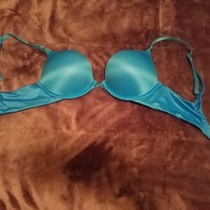 Victoria's Secret Bombshell Plunge Push Up (32 B)